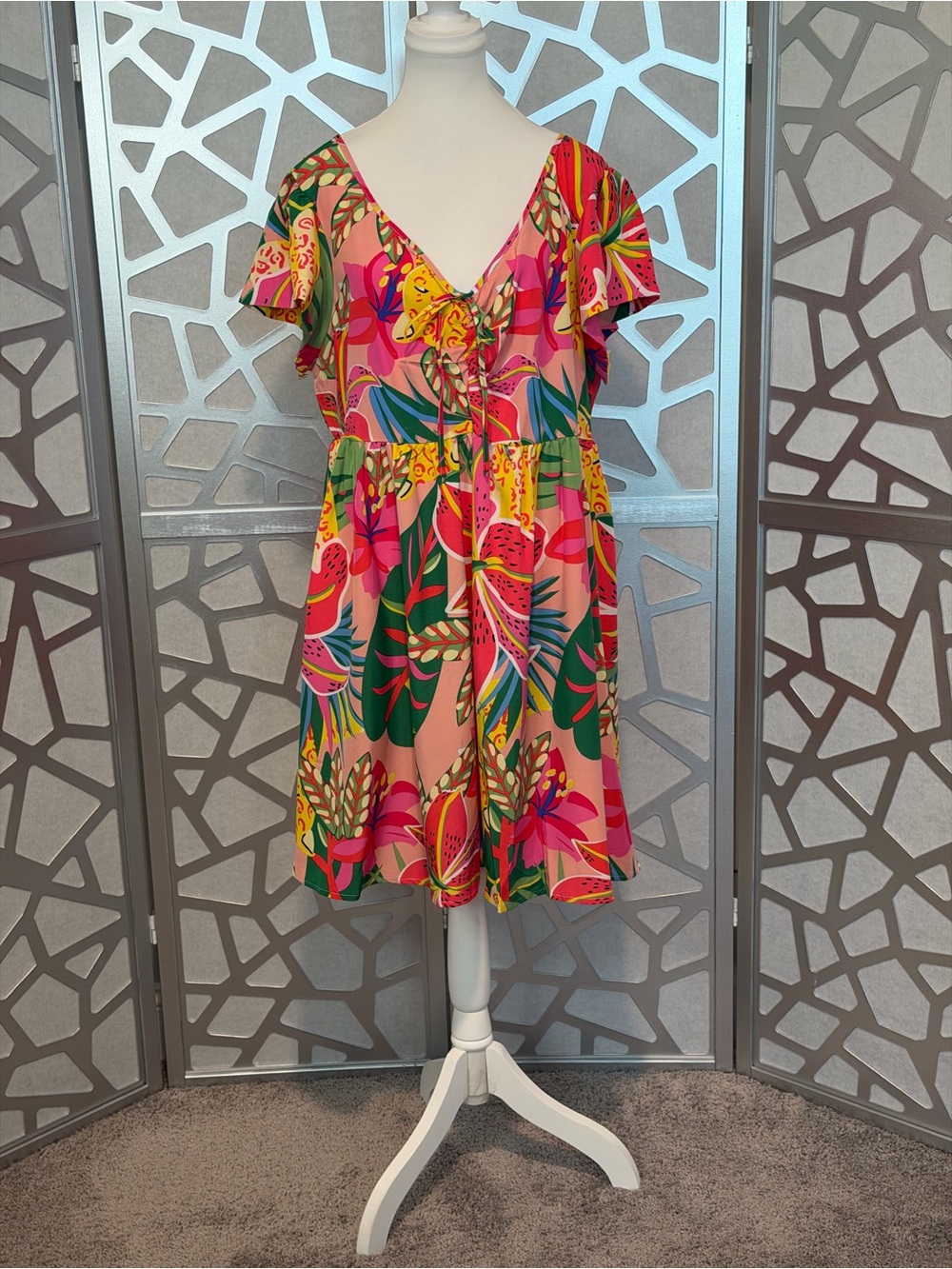 New Arrivals! Vibrant Pink Tropical Print V-Neck Dress